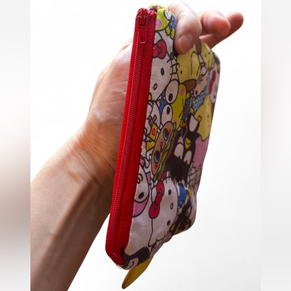 Hello Kitty Multicolor Character Pouch - Picture 10 of 15